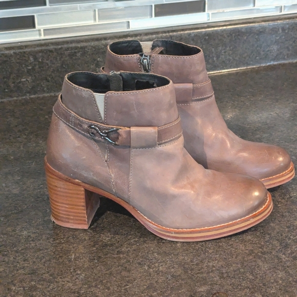 Size 38 (US 7.5) J Shoes leather ankle boots - Picture 1 of 10